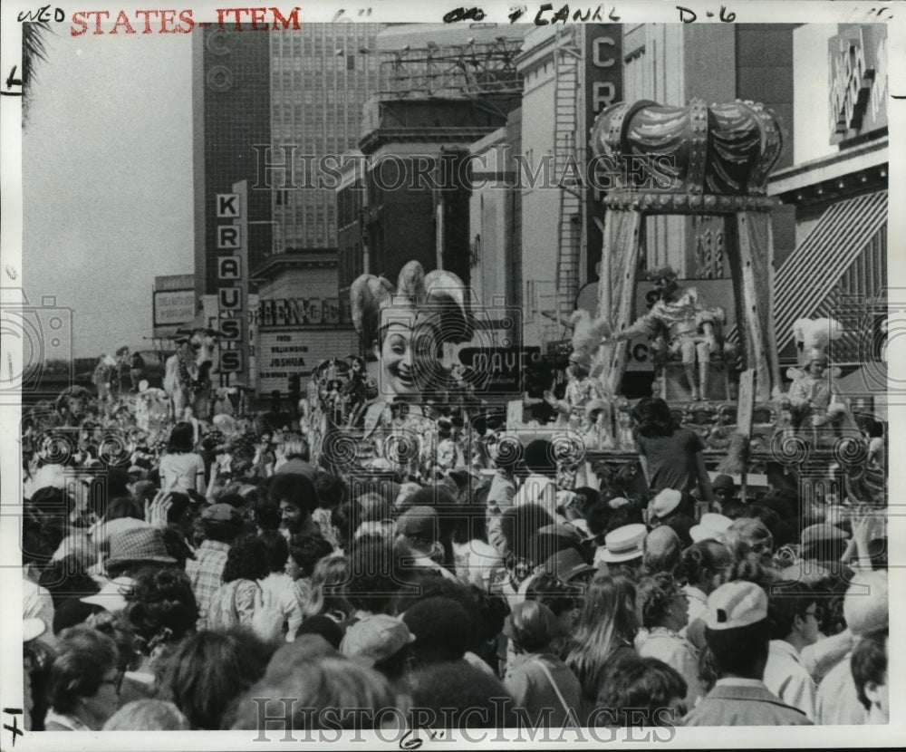 1977 Carnival Parade - Historic Images