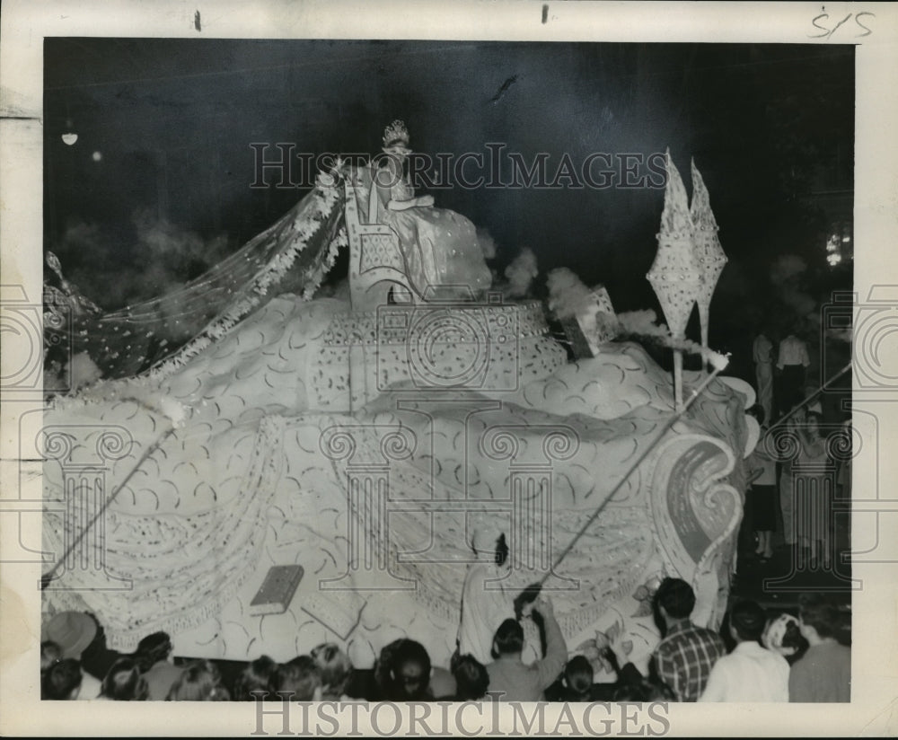 1957 Carnival Parade - Historic Images