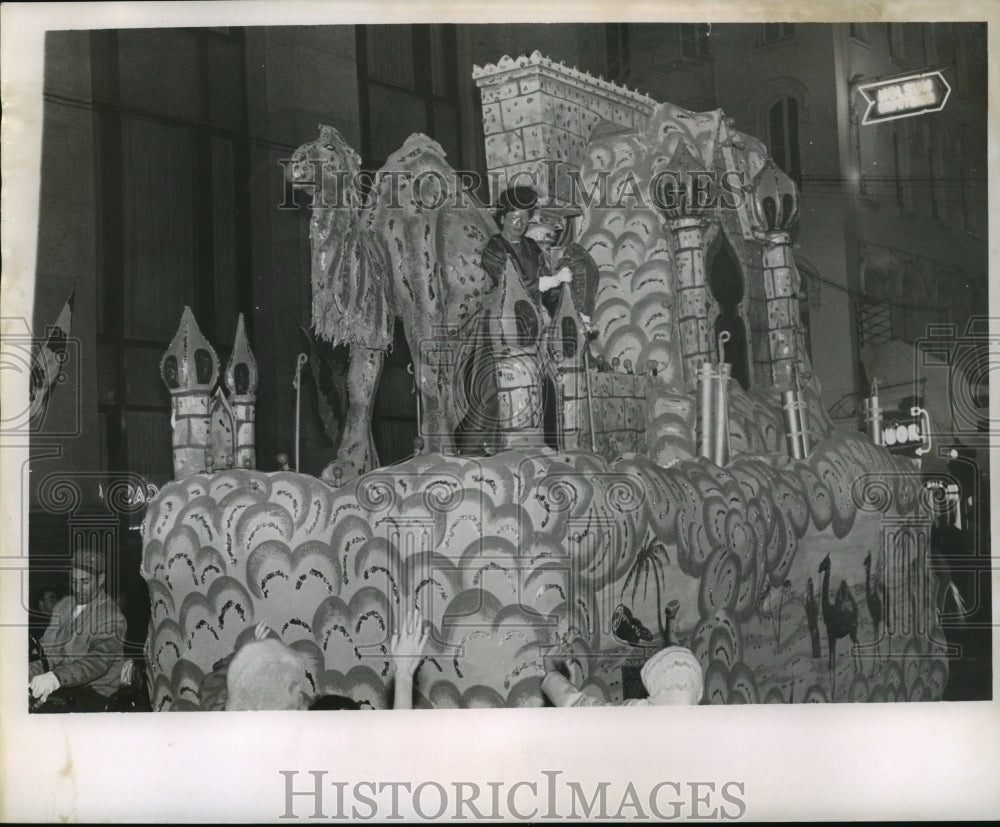 1964 Carnival Parade - Historic Images