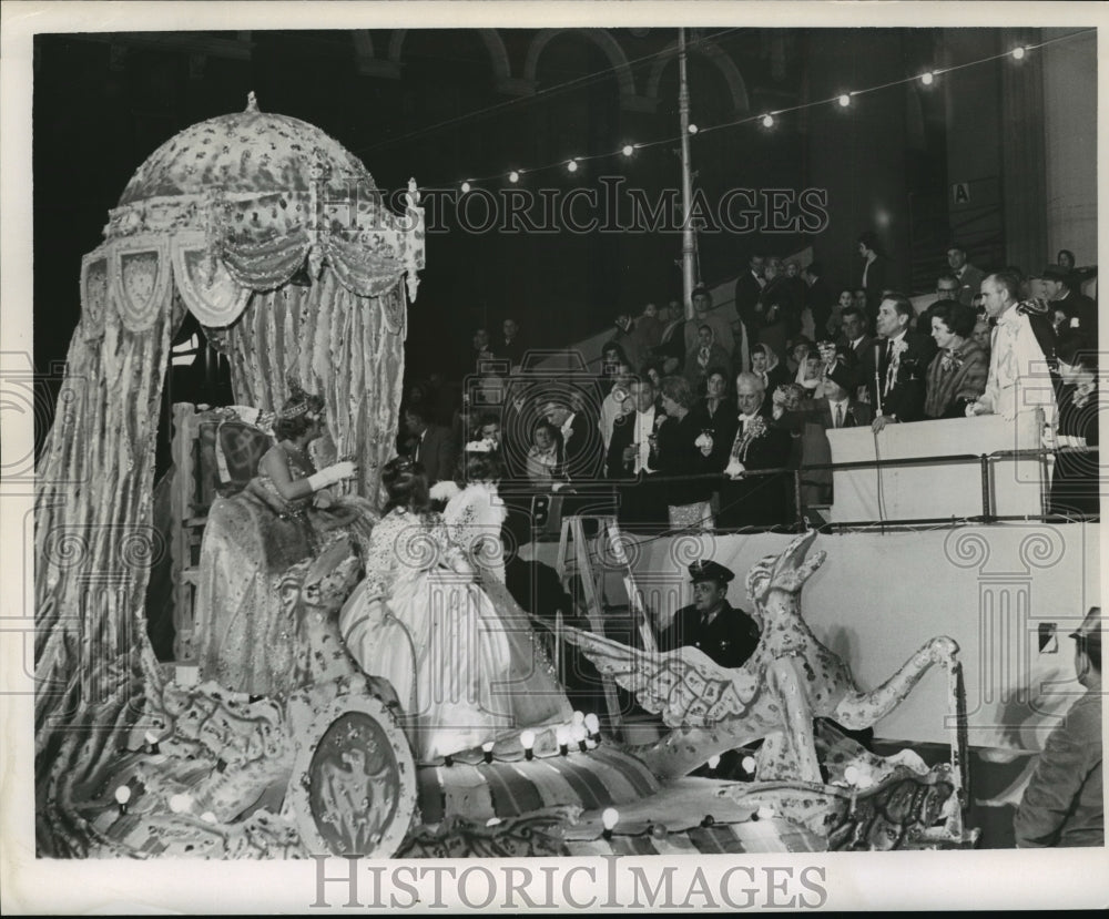 1964 Carnival Parade - Historic Images