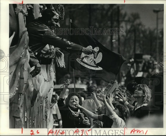 1985 Carnival Parade - Historic Images