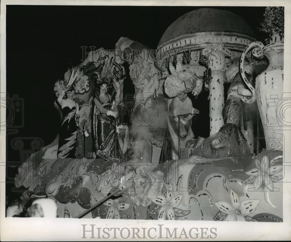 1960 Carnival Parade - Historic Images