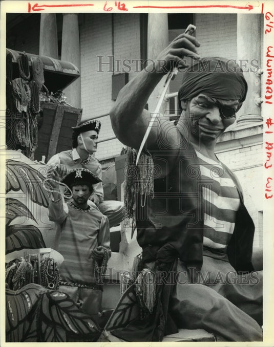 1984 Krewe of Poseidon Parade Riders Toss Beads to Mardi Gras Crowd - Historic Images
