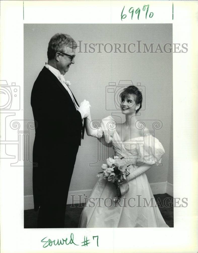 1991 Raymond Salassi Jr &amp; Elizabeth Kitchen at Carnival Dorian Ball - Historic Images