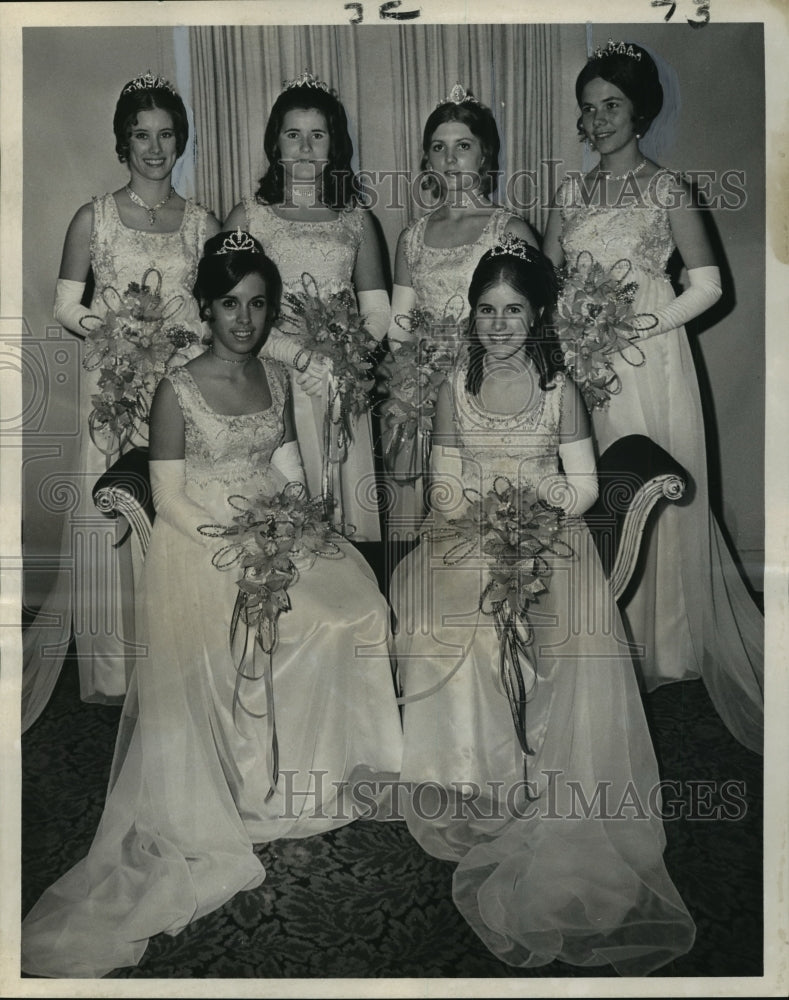 1971 Press Photo Maids to the Queen of Eros Ball at Mardi Gras Carnival - Historic Images