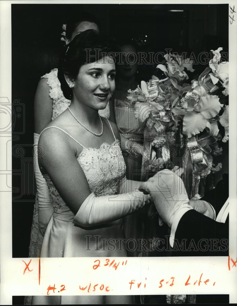 1980 Press Photo Carnival Ball- Atlanteans Maid Nina Legendre Dunbar. - Historic Images