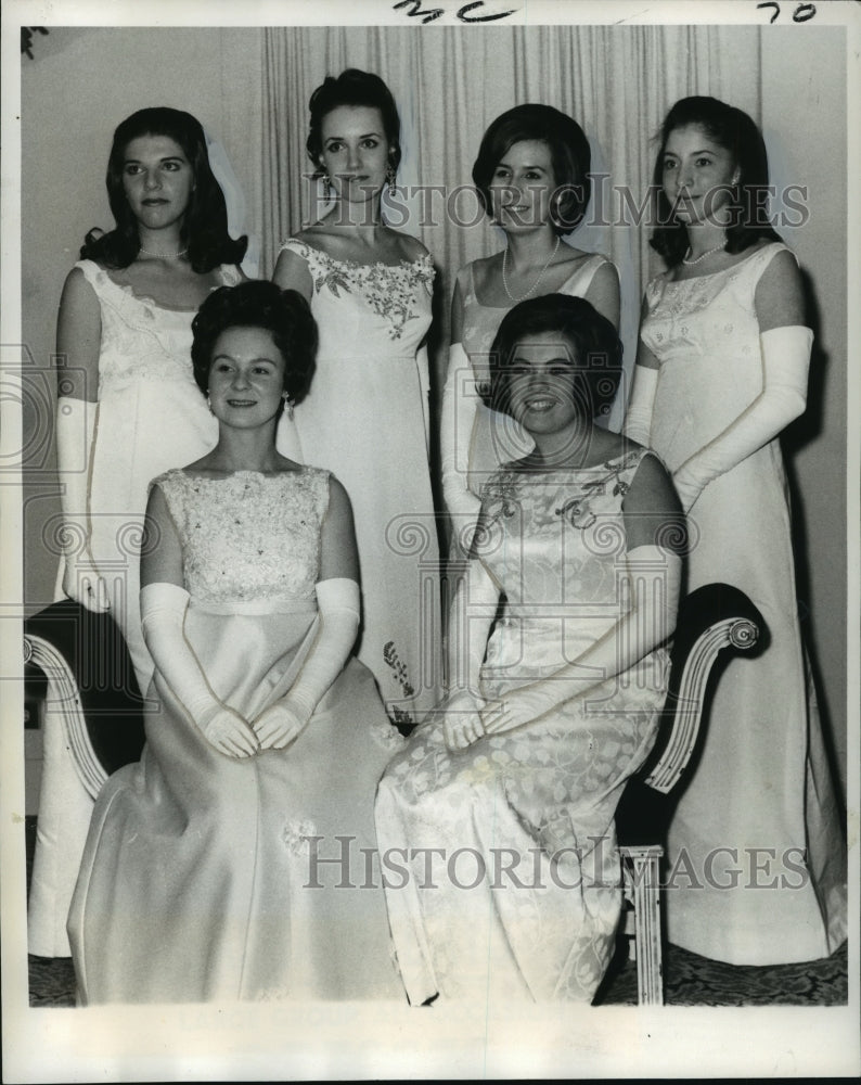 1969 Press Photo Carnival Ball-Attendants to Her Majesty Ann Margaret Diaz. - Historic Images