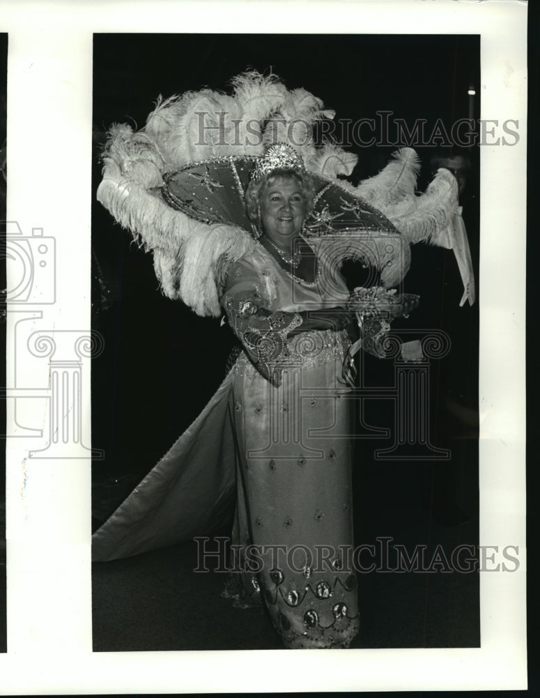 1986 Press Photo Carnival Ball-Queen of St. Bernard Jubilee Carnival Ball. - Historic Images