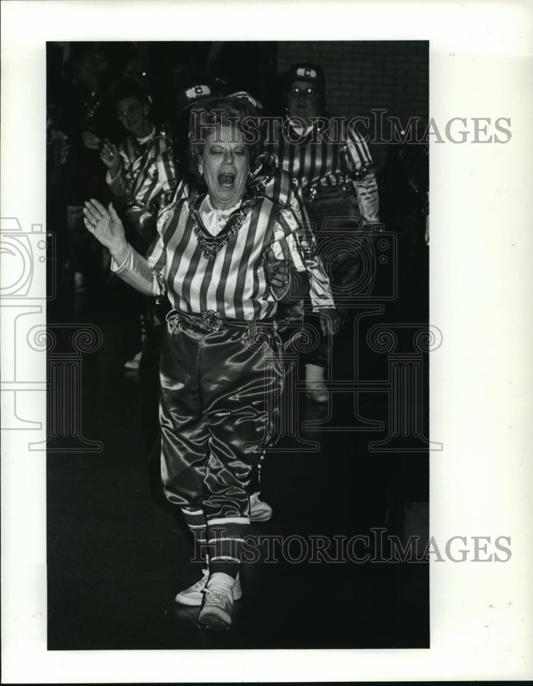 1986 Press Photo Carnival Ball- Masker at St. Bernard Jubilee Carnival Ball. - Historic Images