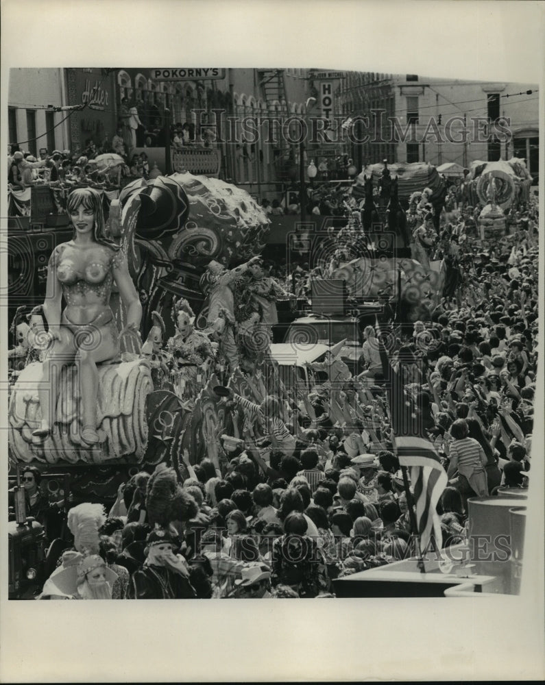 1977 Carnival Parade - Historic Images