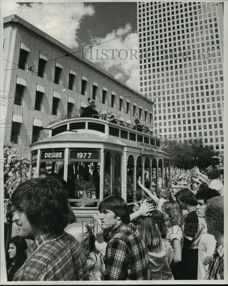 1977 Carnival Parade - Historic Images