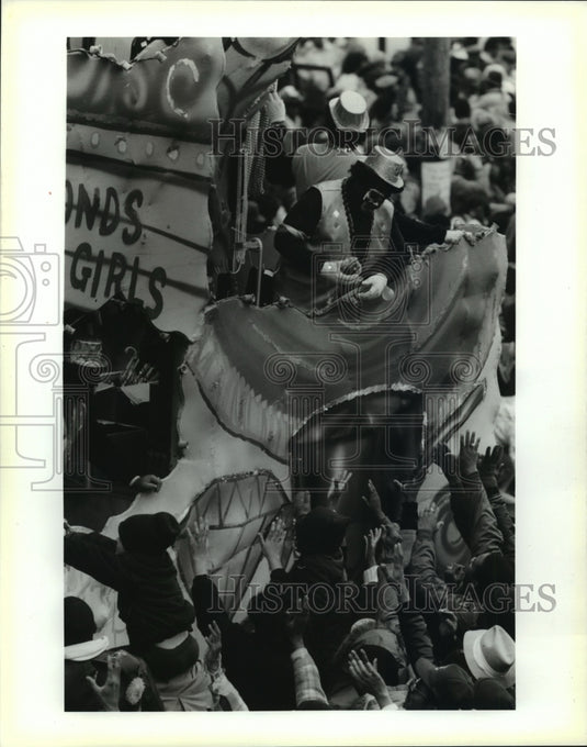 1989 Carnival Parade - Historic Images