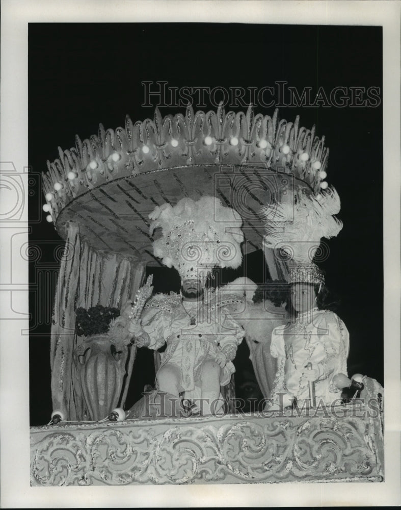 1974 Press Photo Carnival Parade- King Jupiter and his page. - noca05178 - Historic Images