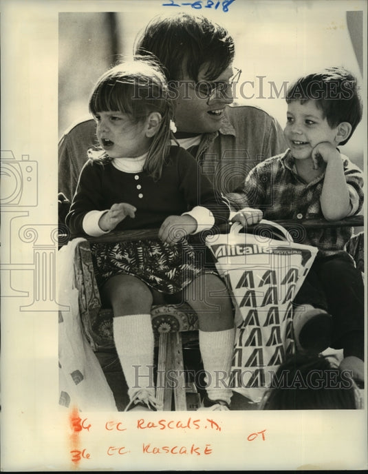 1987 Carnival Parade - Historic Images