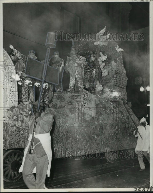 1961 Carnival Parade - Historic Images