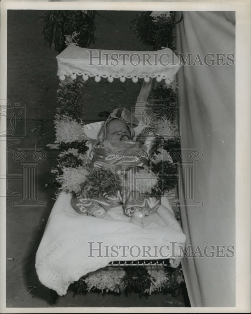 1961 Carnival Parade - Historic Images