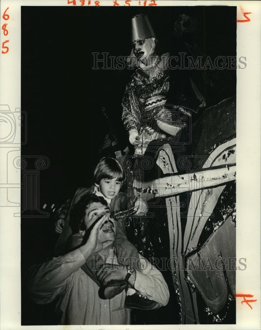 1982 Jim & Craft Crane Get Throws from Knights of Momus Parade Rider - Historic Images