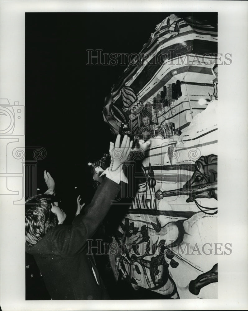 1978 Carnival Parade - Historic Images