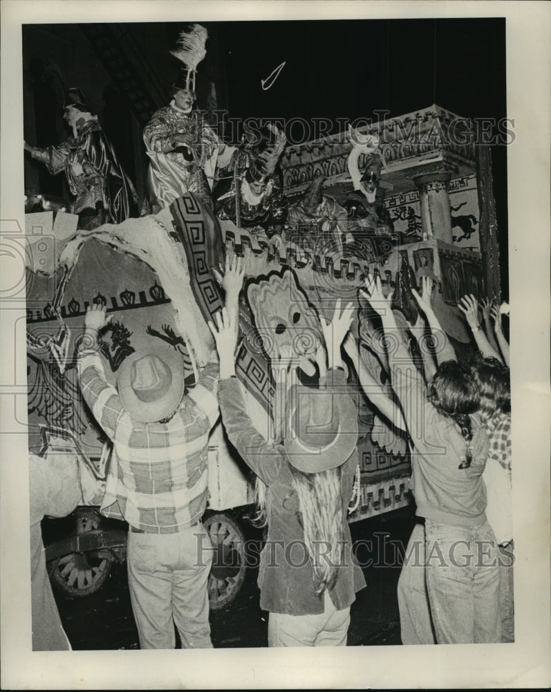 1977 Spectators Beg for Throws from Krewe of Comus Parade Float - Historic Images