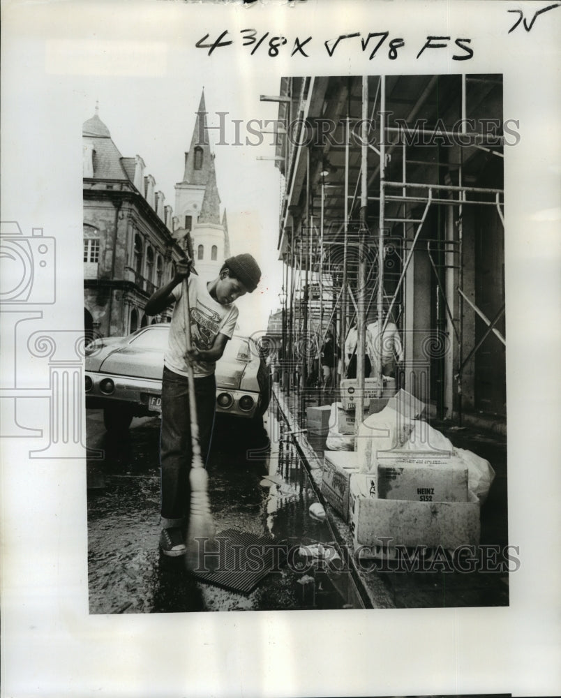 1977 Mardi Gras cleanup begins on Ash Wednesday in New Orleans - Historic Images