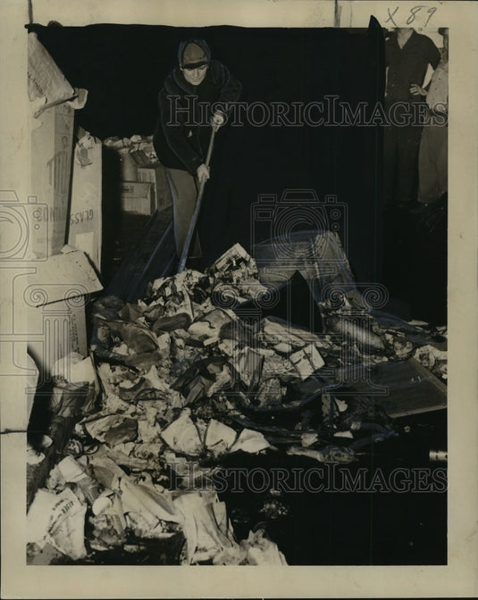1948 Man cleans up New Orleans street after Mardi Gras  - Historic Images