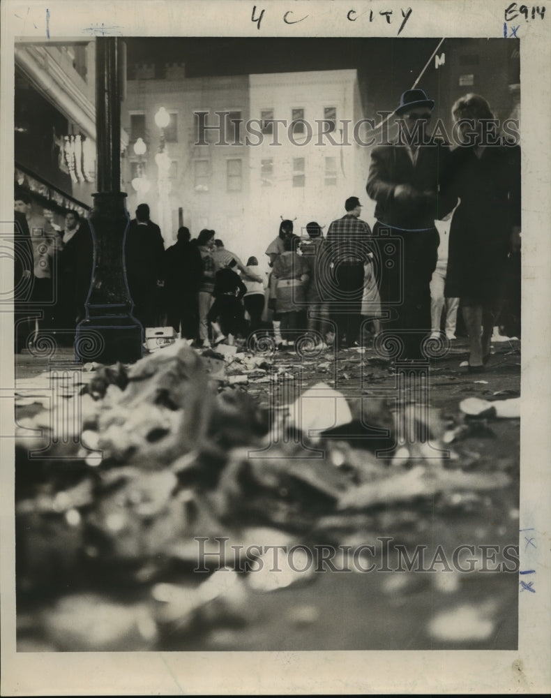 1965 Crowds go home after a long day of Mardi Gras  - Historic Images