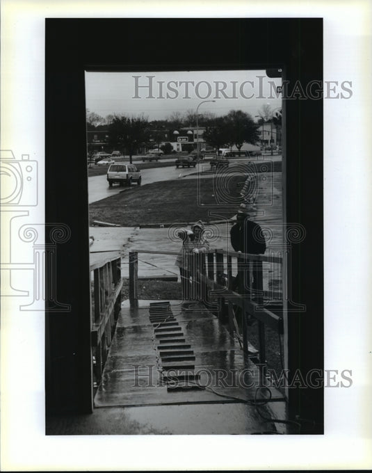 1995 Robbie Graf & James Hoffpauir Work on Carnival Handicap Stands - Historic Images