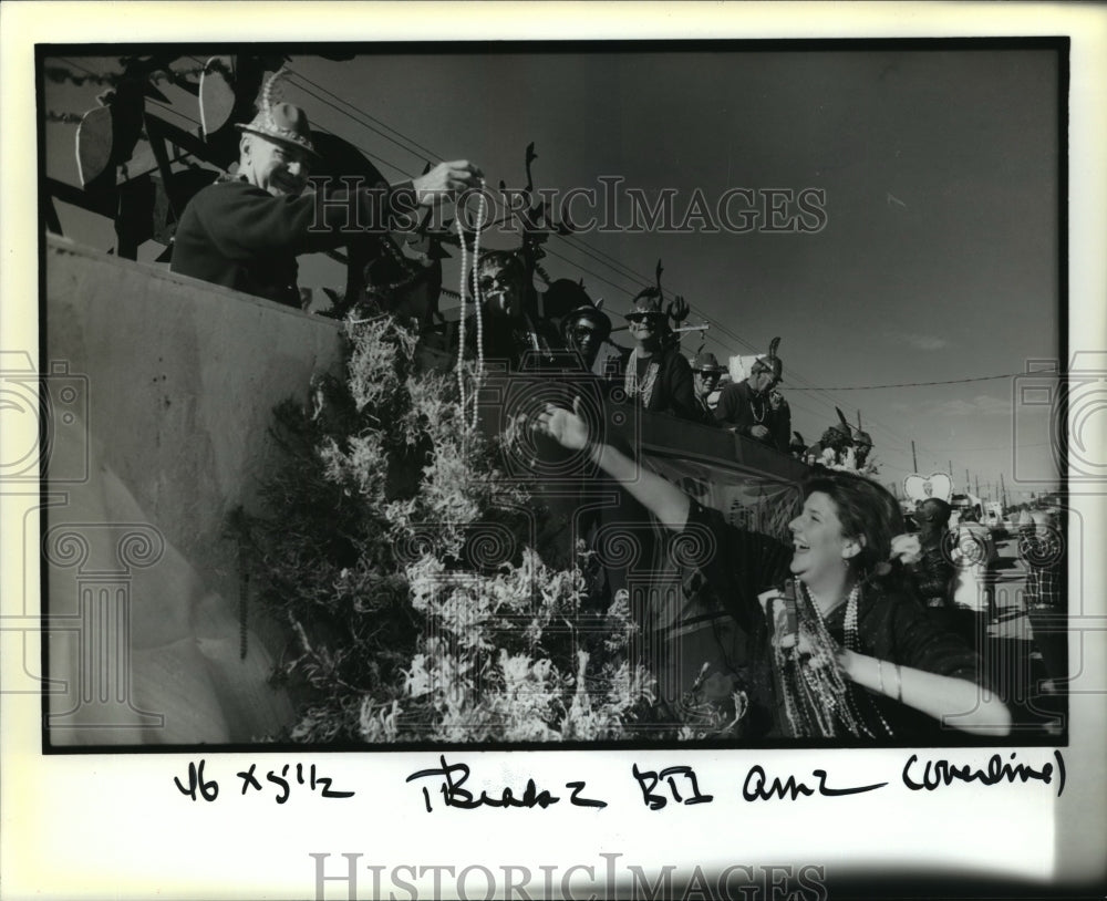 1989 Carnival Parade - Historic Images