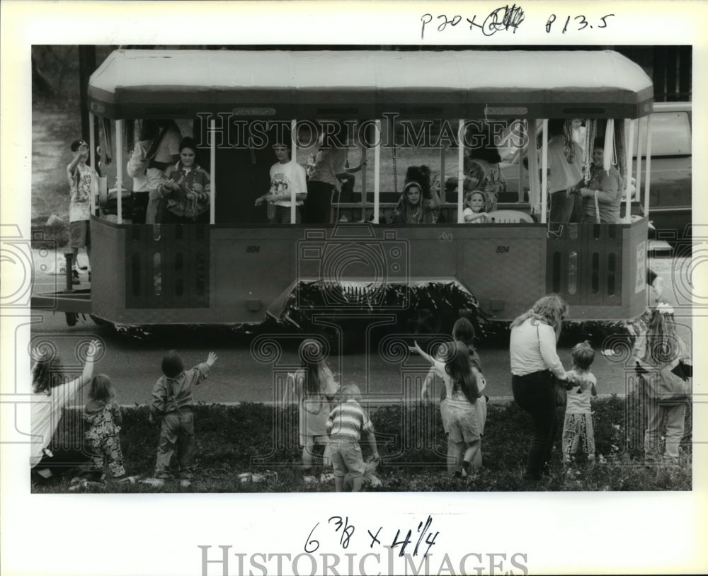 1993 Carnival Parade - Historic Images