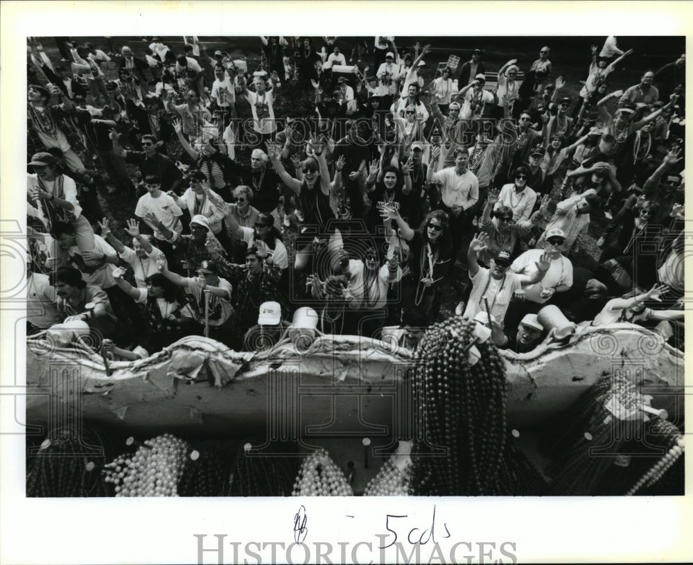 1995 Carnival Parade - Historic Images