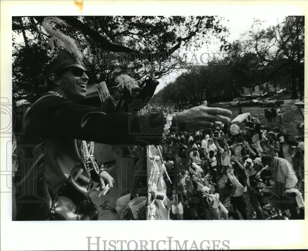 1995 Carnival Parade - Historic Images