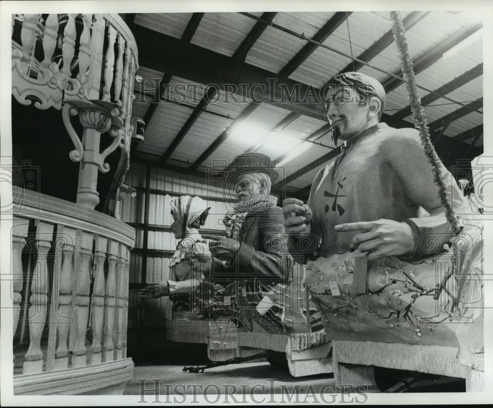 1977 Press Photo Krewe of Endymion Floats Ready for Carnival Parade - noca05349 - Historic Images