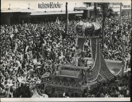 1970 Huge Crowd Greets Rex in Carnival Parade at Mardi Gras - Historic Images