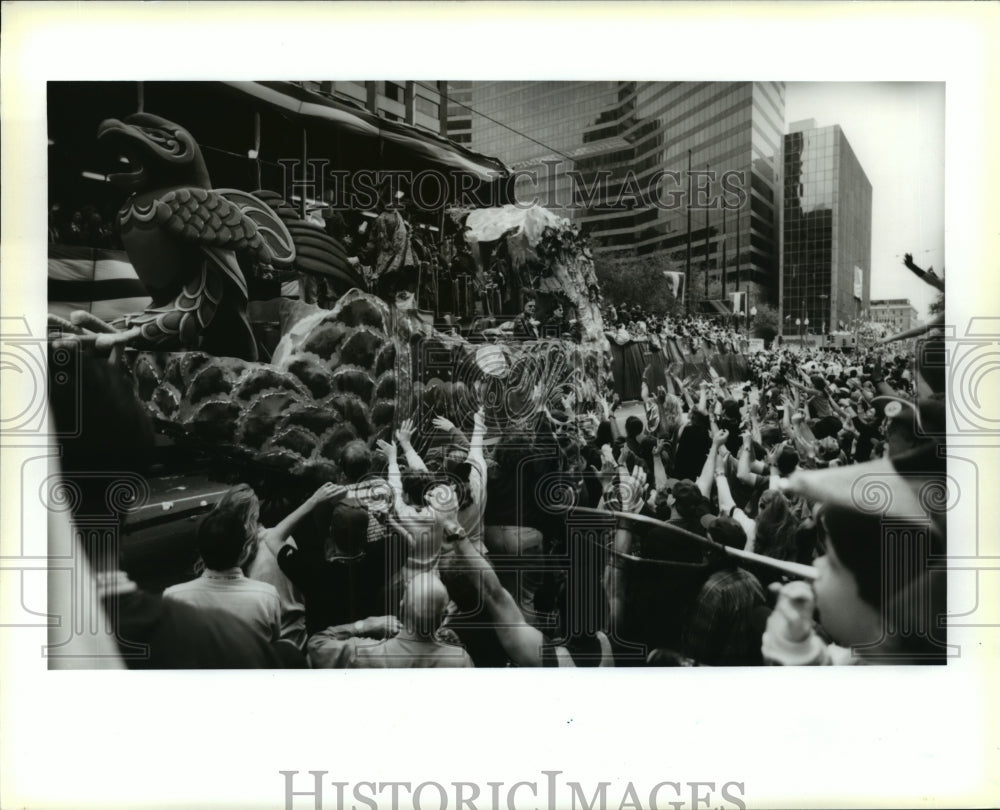 1996 Rex Parade float, Geraint and Enid, on Mardi Gras  - Historic Images