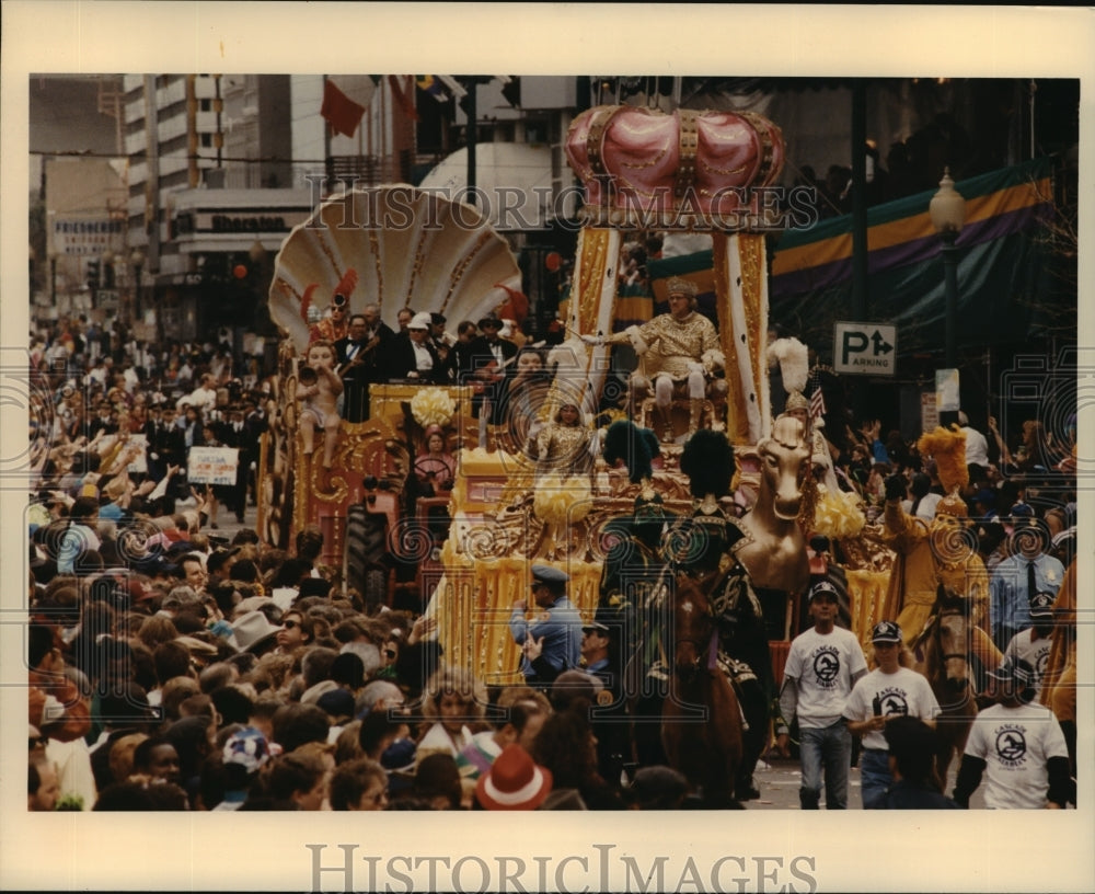 1995 Krewe of Rex Carnival Parade passes by on Mardi Gras - Historic Images