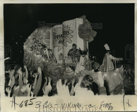 1975 Carnival Parade - Historic Images