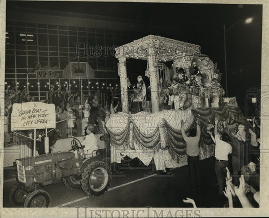1971 Carnival Parade - Historic Images