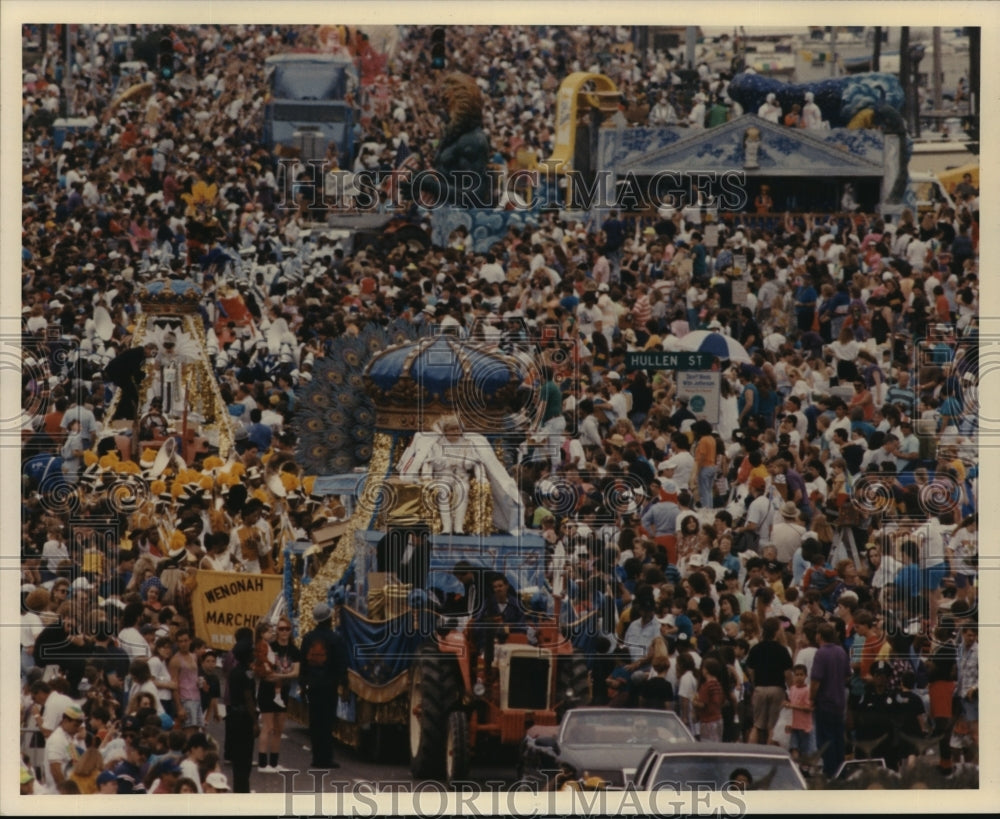 1992 Carnival Parade - Historic Images