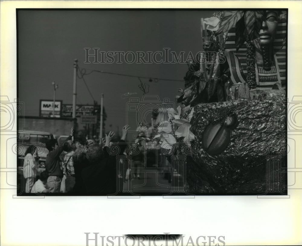 1990 Carnival Parade - Historic Images