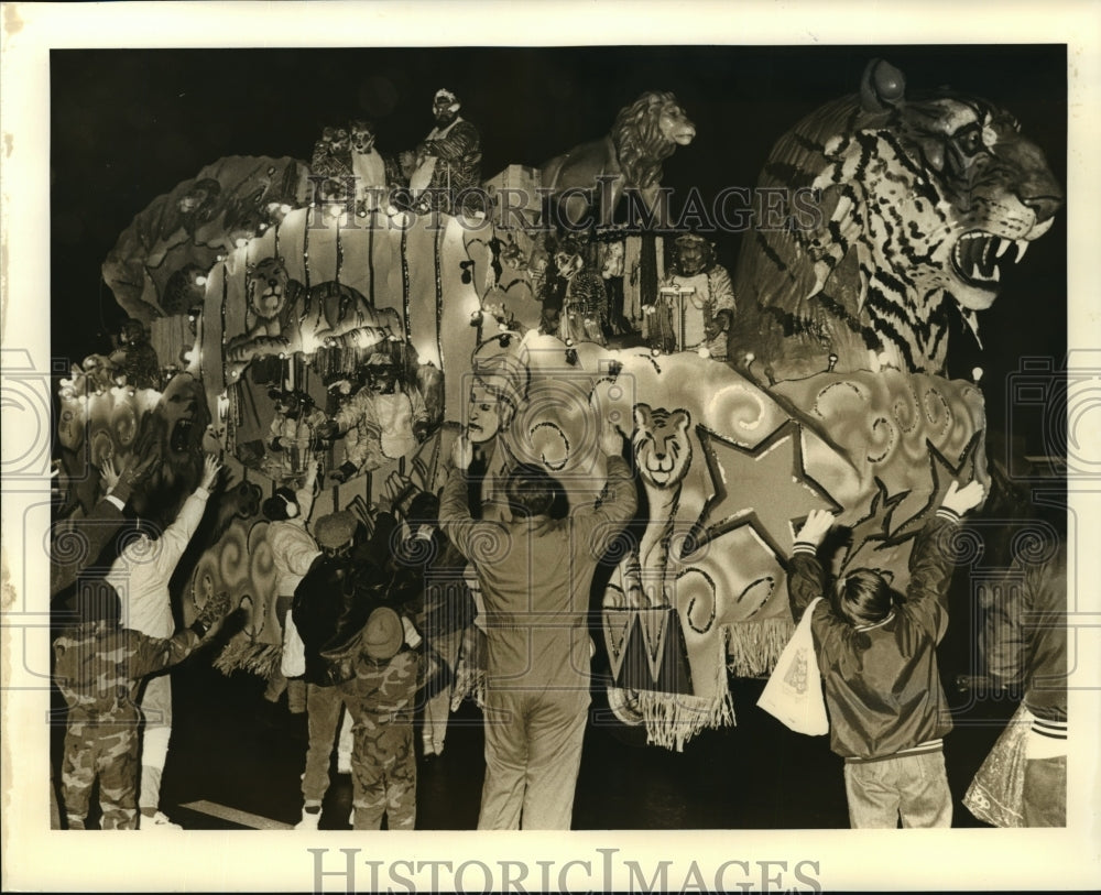 1989 Carnival Parade - Historic Images