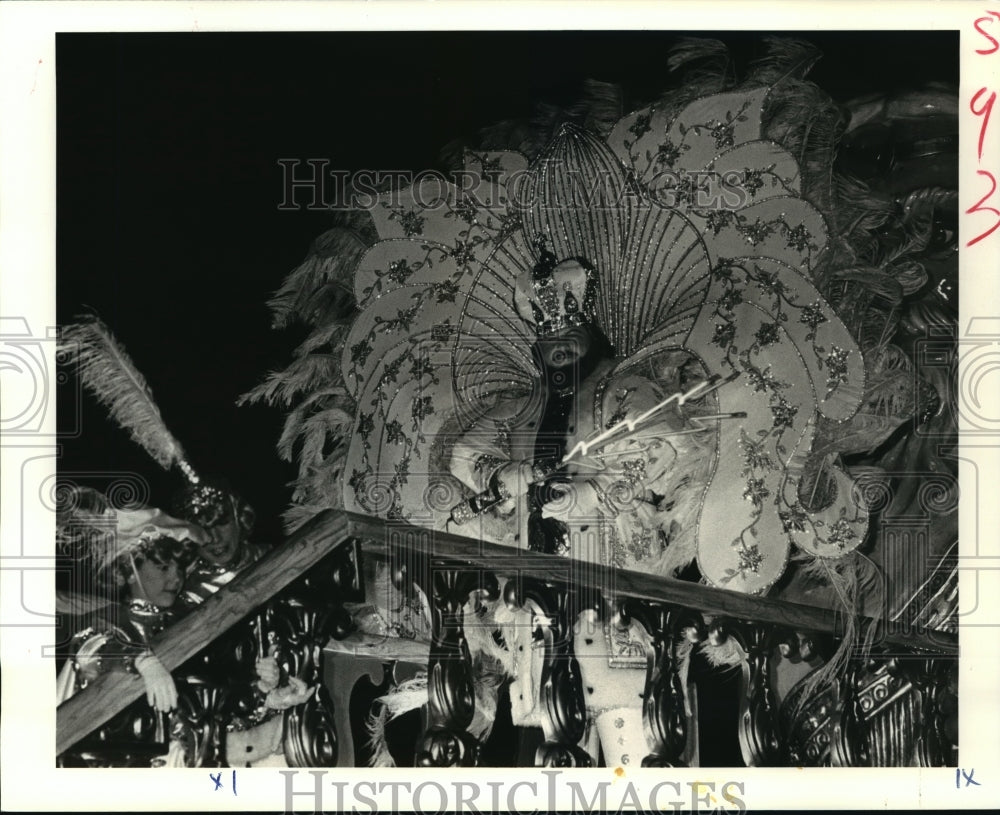 1989 King of the Krewe of Zeus parade waves scepter on Mardi Gras - Historic Images