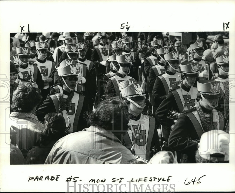 1979 East Jefferson High School band in the Rhea Mardi Gras parade - Historic Images