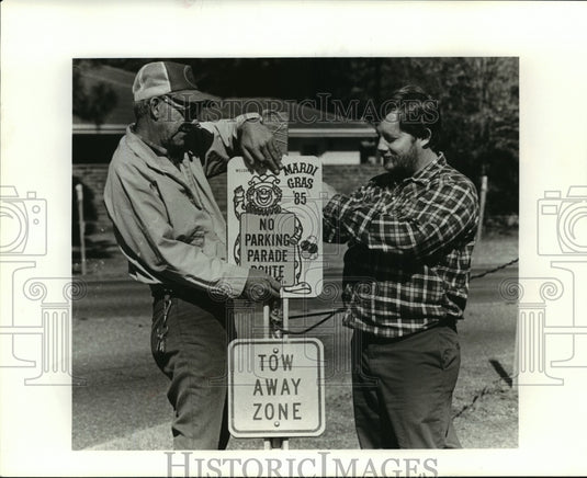1985 Workers put up parking sign for Mardi Gras in New Orleans - Historic Images