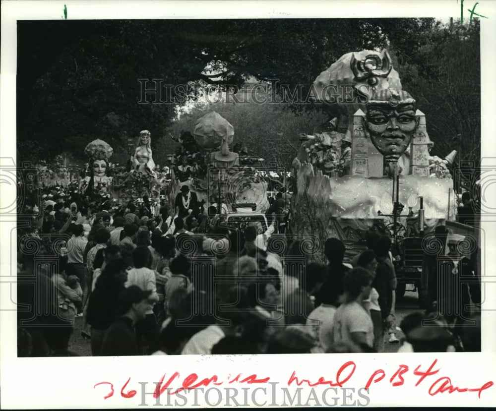 1988 Venus Parade Rolls Down Napoleon Avenue in New Orleans - Historic Images