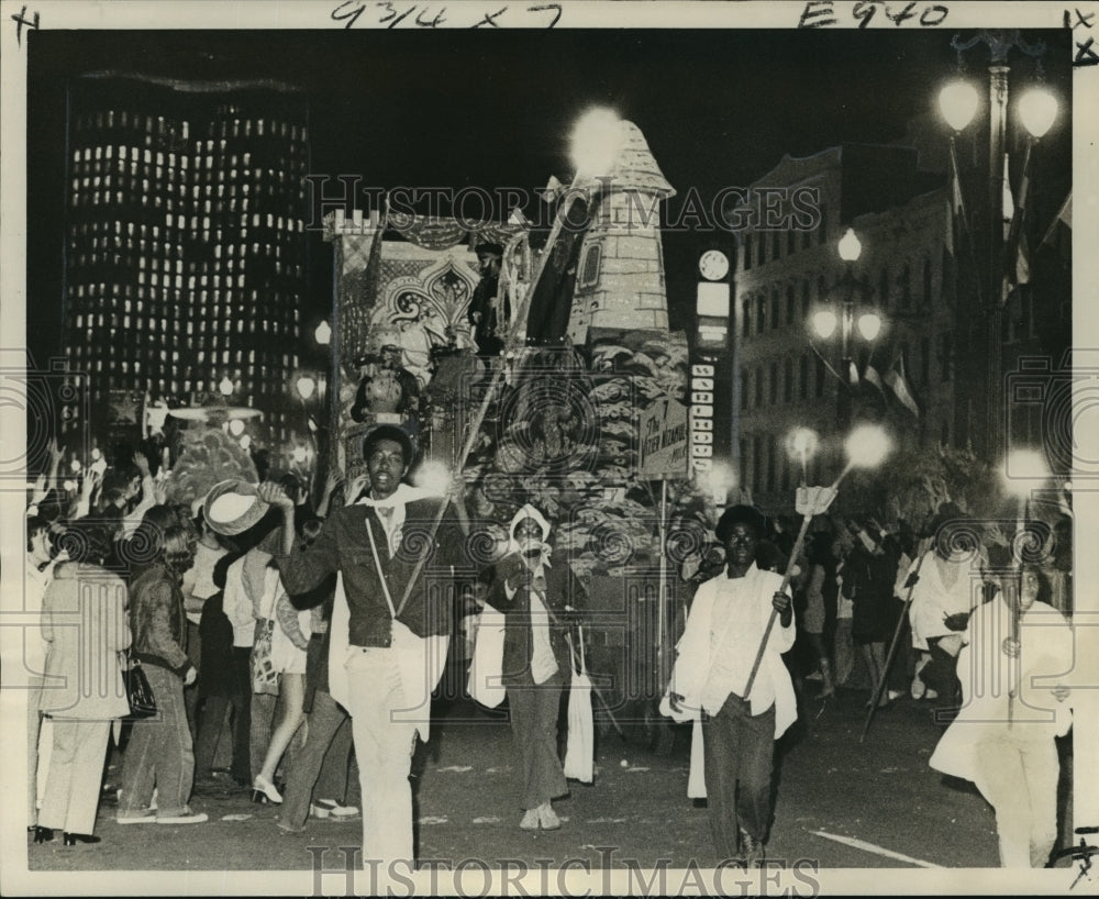 1973 Carnival Parade - Historic Images