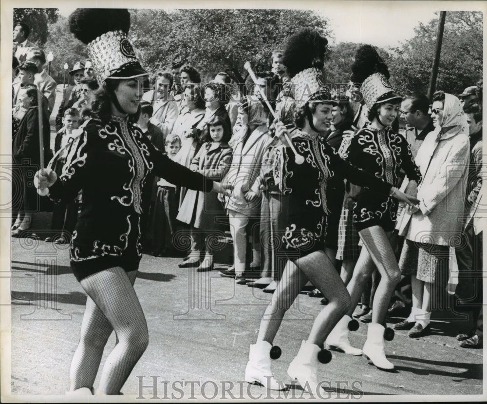 1961 Carnival Parade - Historic Images