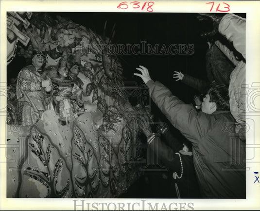 1989 Carnival Parade - Historic Images