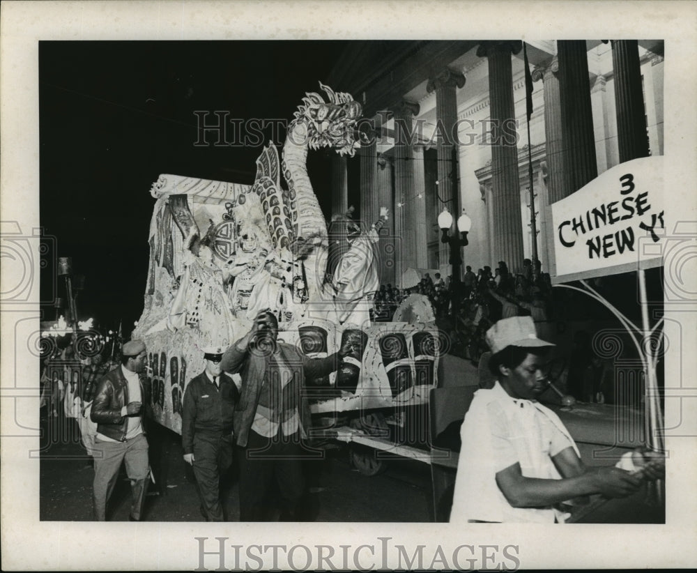 1971 Carnival Parade - Historic Images