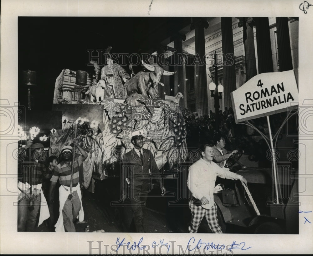 1971 Carnival Parade - Historic Images