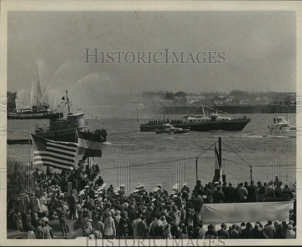 1971 Carnival Parade - Historic Images